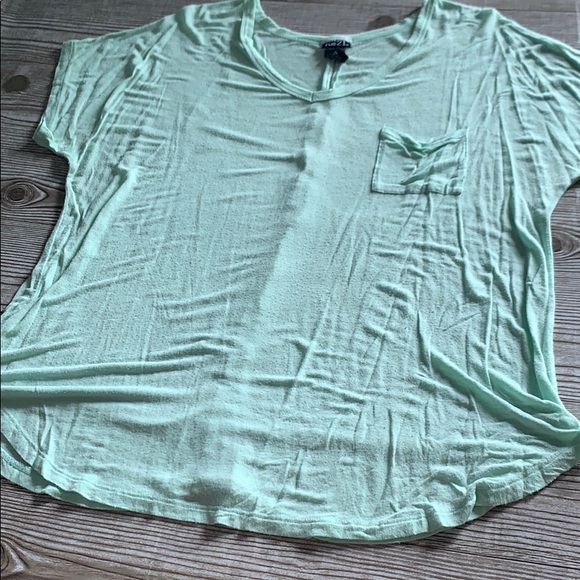 Rue21 T-shirt - Picture 2 of 6